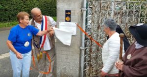 Lire la suite à propos de l’article Pose de la plaque du Chemin de Compostelle au couvent de Bellemagny